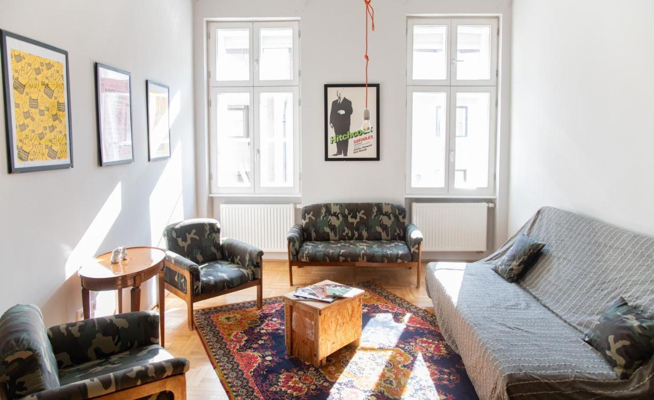 Stylishly Redecorated Apartment In Great Location Budapest Exteriör bild
